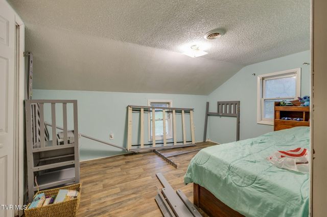 212 Weaver Hill Road, Johnson City, TN 37601