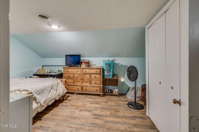 212 Weaver Hill Road, Johnson City, TN 37601