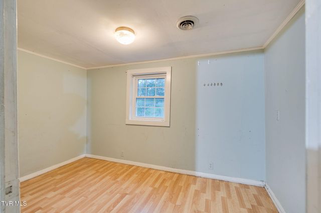 212 Weaver Hill Road, Johnson City, TN 37601