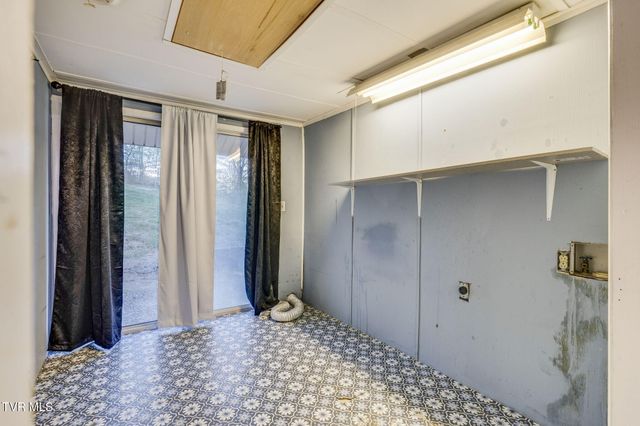 212 Weaver Hill Road, Johnson City, TN 37601