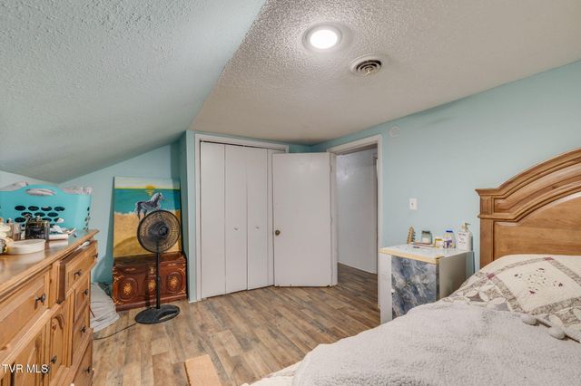 212 Weaver Hill Road, Johnson City, TN 37601