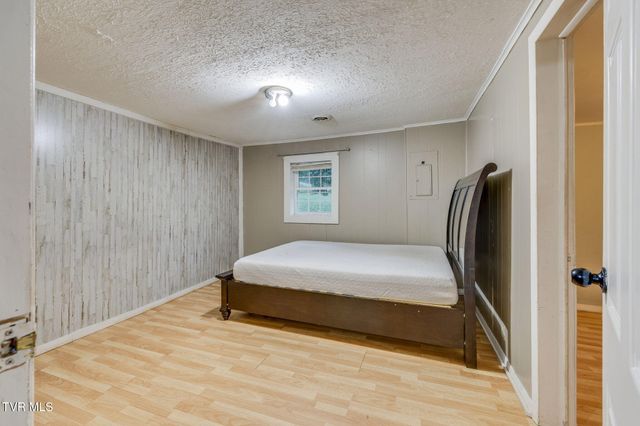 212 Weaver Hill Road, Johnson City, TN 37601