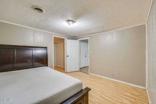 212 Weaver Hill Road, Johnson City, TN 37601