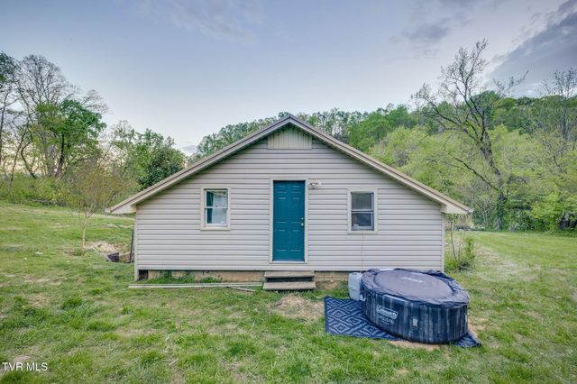 212 Weaver Hill Road, Johnson City, TN 37601