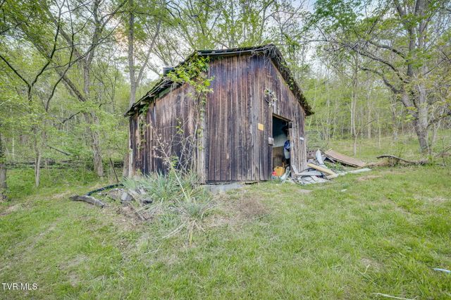 212 Weaver Hill Road, Johnson City, TN 37601