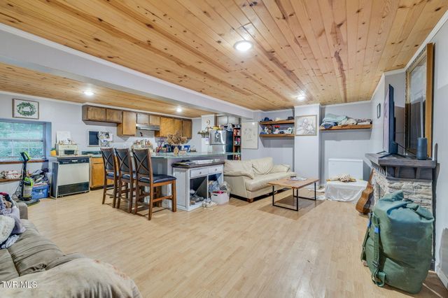 212 Weaver Hill Road, Johnson City, TN 37601