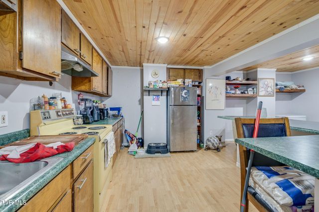 212 Weaver Hill Road, Johnson City, TN 37601