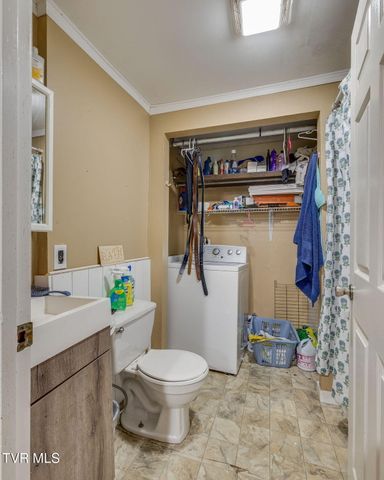 212 Weaver Hill Road, Johnson City, TN 37601