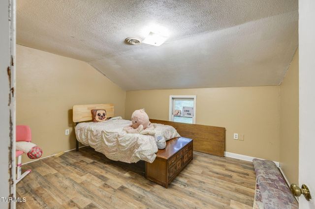 212 Weaver Hill Road, Johnson City, TN 37601