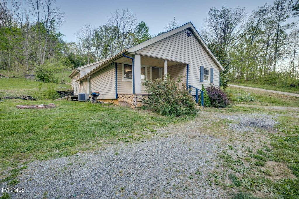 212 Weaver Hill Road, Johnson City, TN 37601