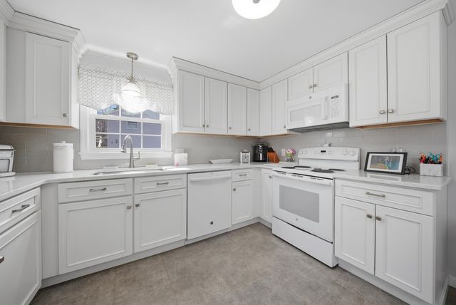 26 Bedard Avenue, Derry, NH 03038
