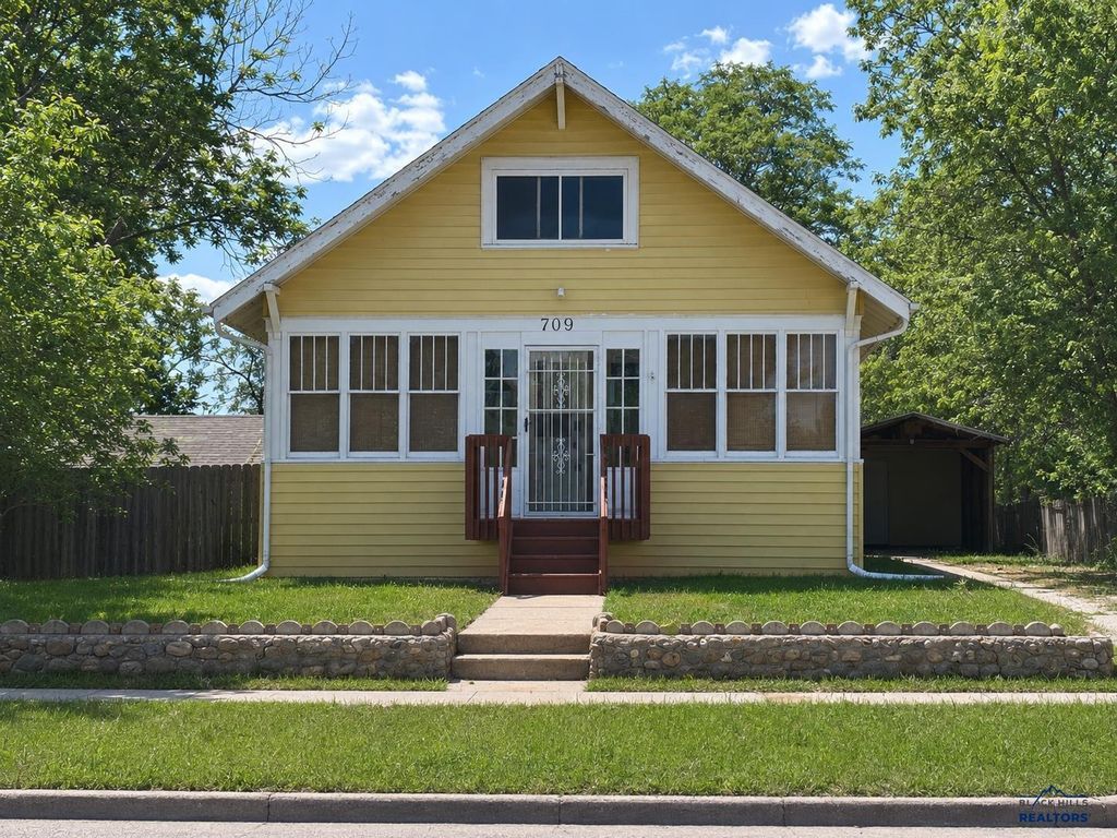 709 FARLOW AVE, Rapid City, SD 57701