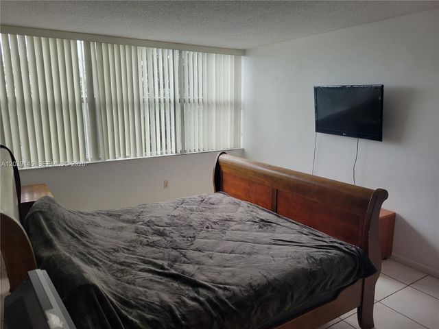 1300 NE Miami Gardens Dr 720E, Miami, FL 33179