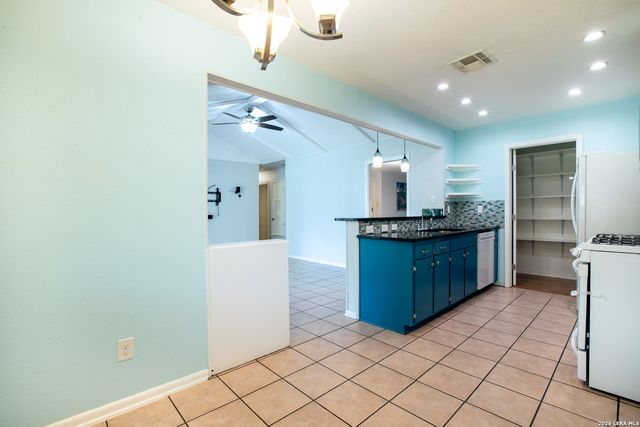 6702 Forest Dell St, San Antonio, TX 78240