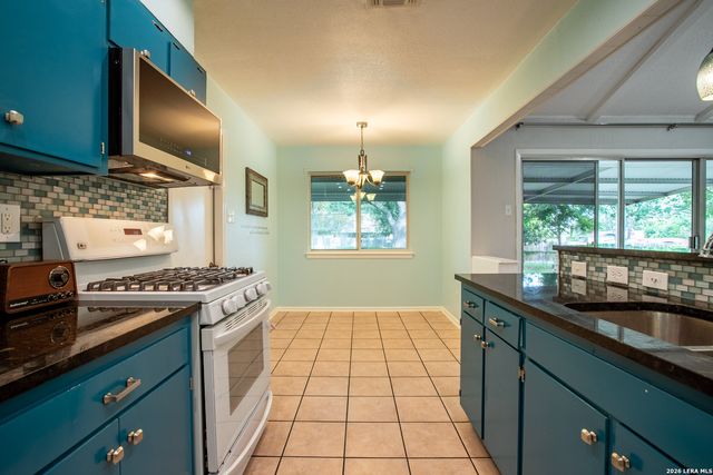 6702 Forest Dell St, San Antonio, TX 78240