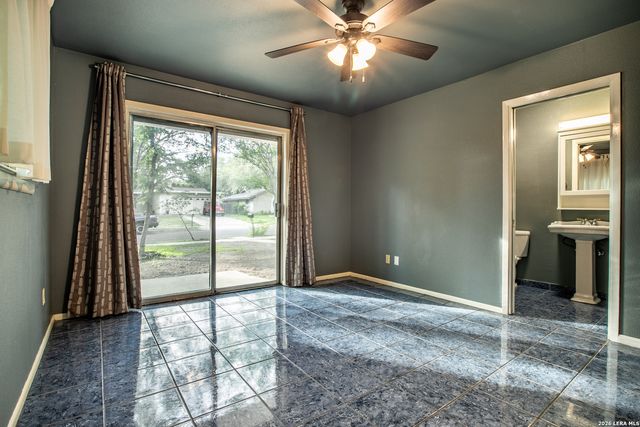 6702 Forest Dell St, San Antonio, TX 78240
