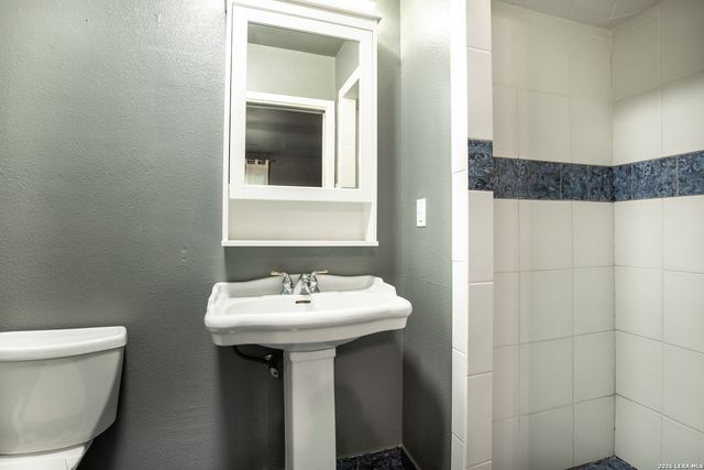 6702 Forest Dell St, San Antonio, TX 78240