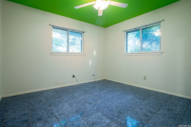 6702 Forest Dell St, San Antonio, TX 78240