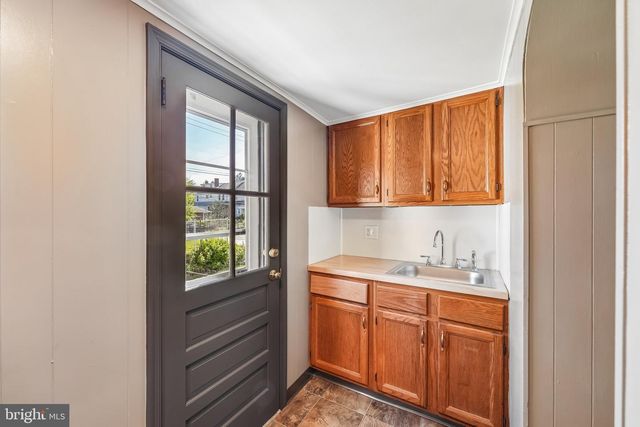 6 SENECA ST, Essington, PA 19029