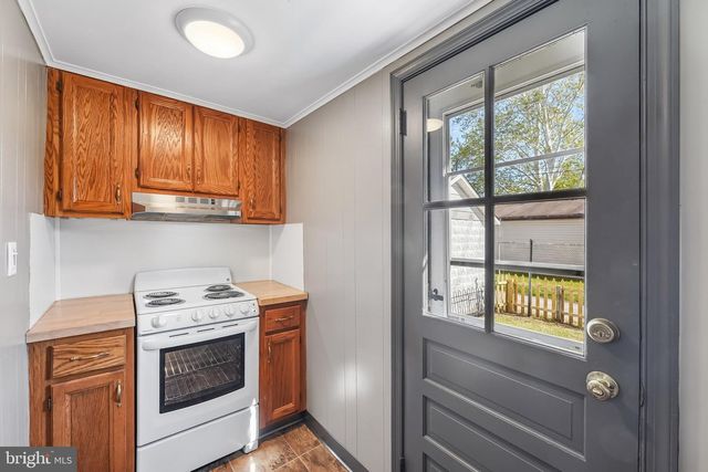 6 SENECA ST, Essington, PA 19029