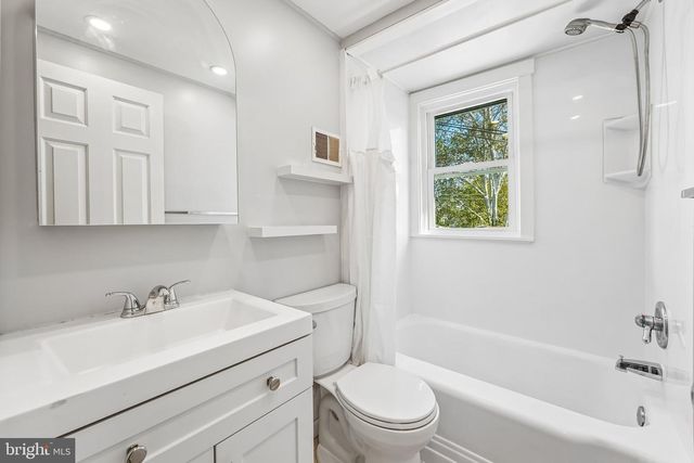6 SENECA ST, Essington, PA 19029