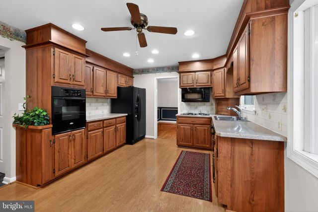 2223 ROSEWOOD DR, Wilmington, DE 19810