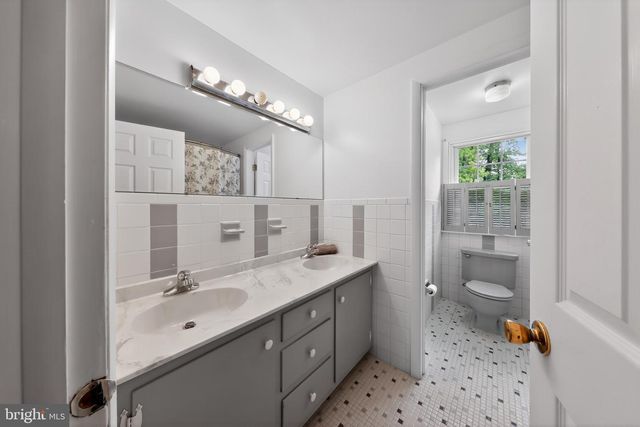 2223 ROSEWOOD DR, Wilmington, DE 19810