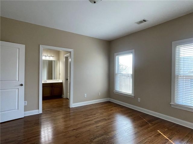 131 W Ridge Way, Roswell, GA 30076