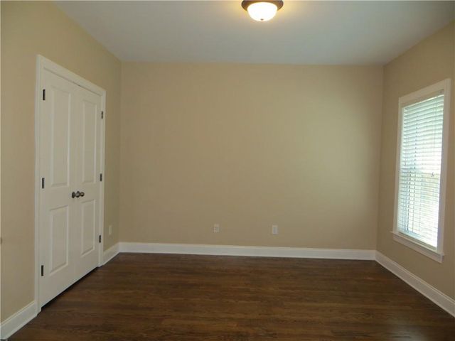 131 W Ridge Way, Roswell, GA 30076