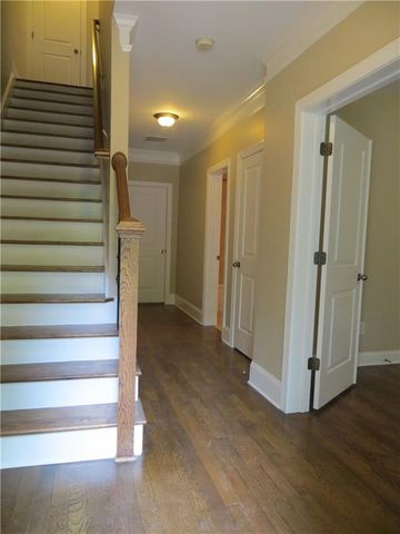 131 W Ridge Way, Roswell, GA 30076