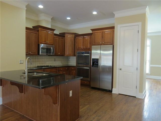 131 W Ridge Way, Roswell, GA 30076