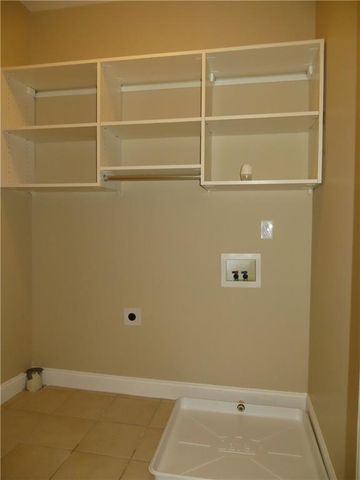 131 W Ridge Way, Roswell, GA 30076