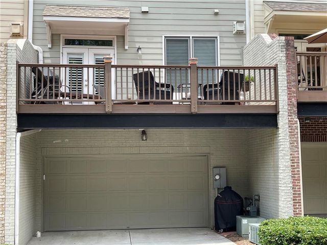 131 W Ridge Way, Roswell, GA 30076