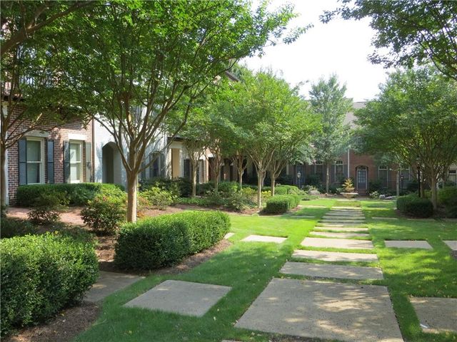 131 W Ridge Way, Roswell, GA 30076