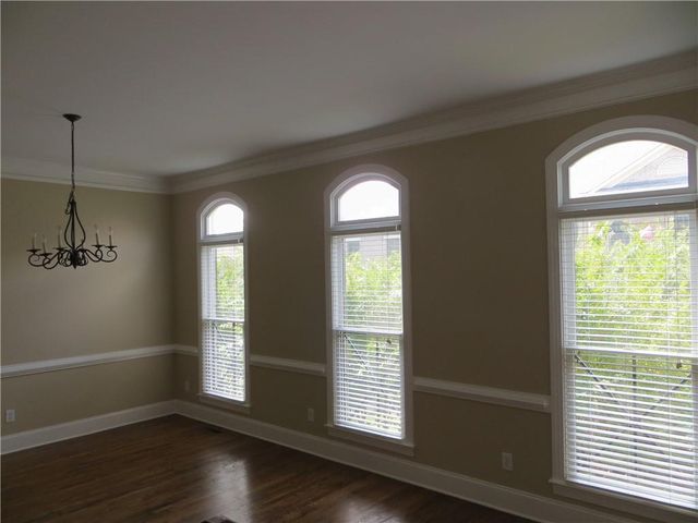 131 W Ridge Way, Roswell, GA 30076