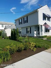 520 3rd Avenue W, Avon-by-the-sea, NJ 07717