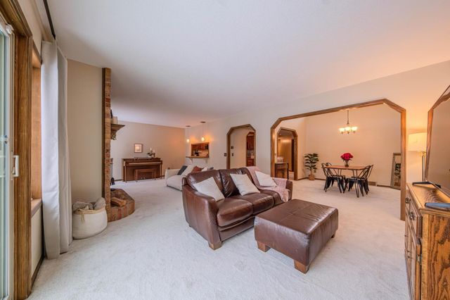 85 121st Avenue NW, Coon Rapids, MN 55448