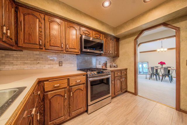 85 121st Avenue NW, Coon Rapids, MN 55448