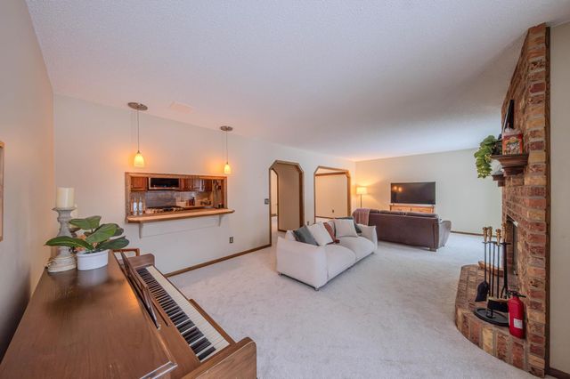 85 121st Avenue NW, Coon Rapids, MN 55448