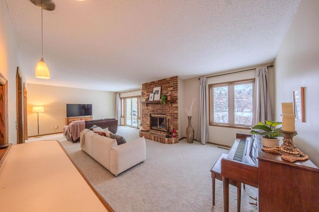 85 121st Avenue NW, Coon Rapids, MN 55448