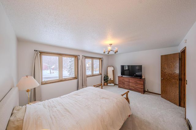 85 121st Avenue NW, Coon Rapids, MN 55448