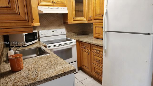9405 W Flagler Street D204, Miami, FL 33174
