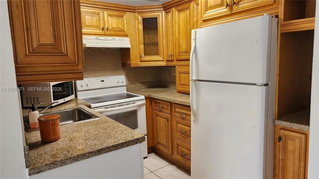 9405 W Flagler Street D204, Miami, FL 33174