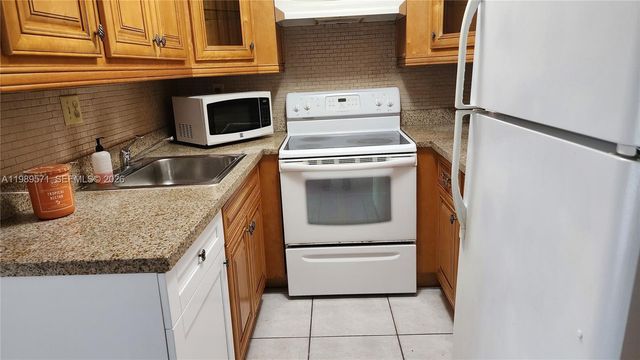 9405 W Flagler Street D204, Miami, FL 33174