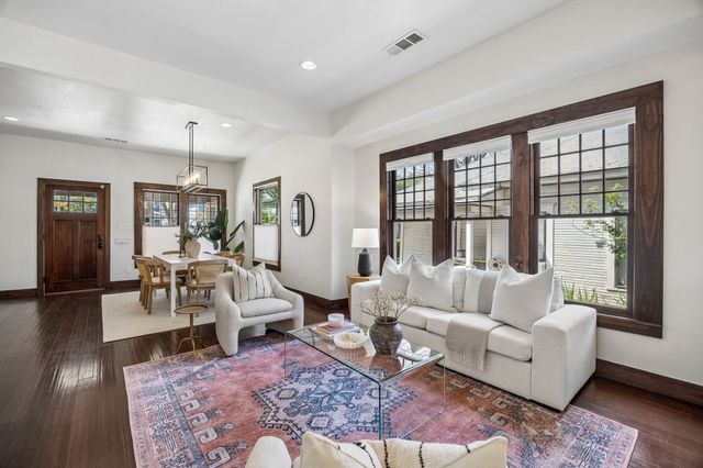 336 S Edgefield Avenue, Dallas, TX 75208