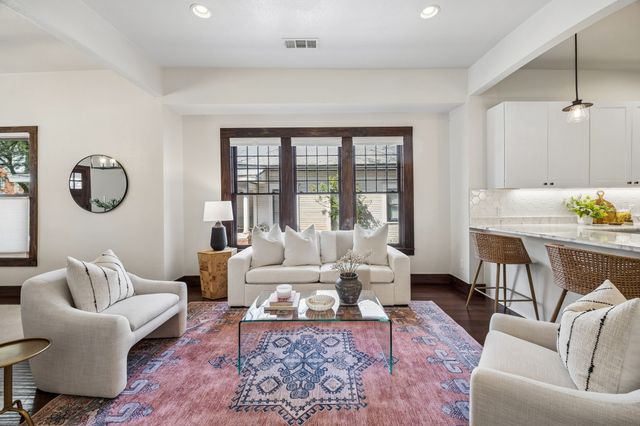 336 S Edgefield Avenue, Dallas, TX 75208