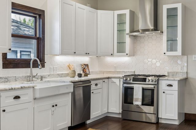 336 S Edgefield Avenue, Dallas, TX 75208