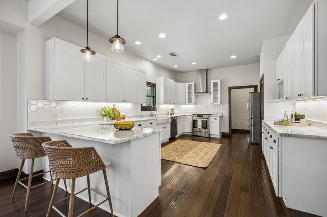 336 S Edgefield Avenue, Dallas, TX 75208