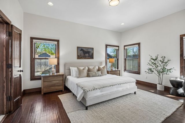 336 S Edgefield Avenue, Dallas, TX 75208