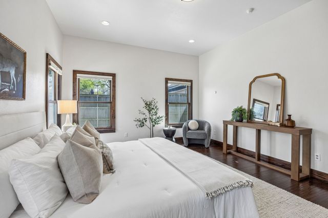 336 S Edgefield Avenue, Dallas, TX 75208